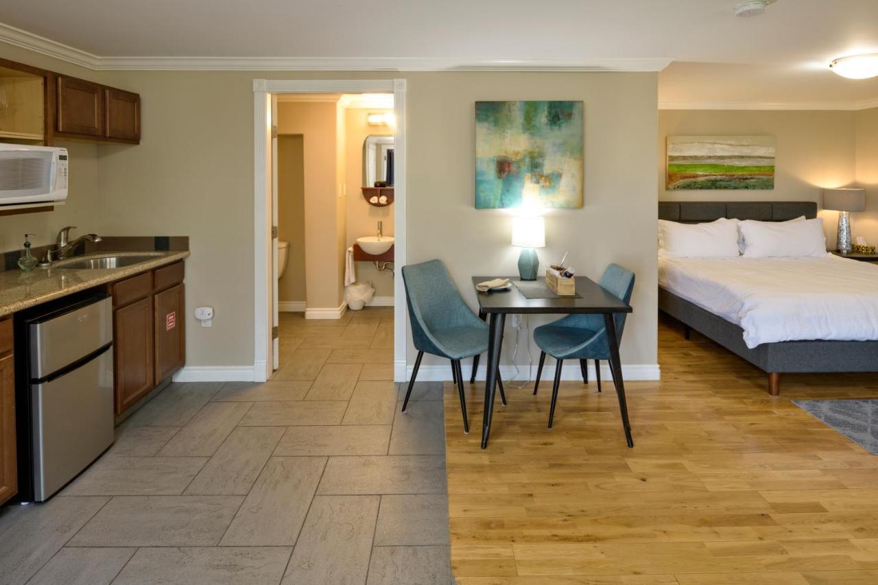 Above The Beach Guest Suites Penticton Exterior foto