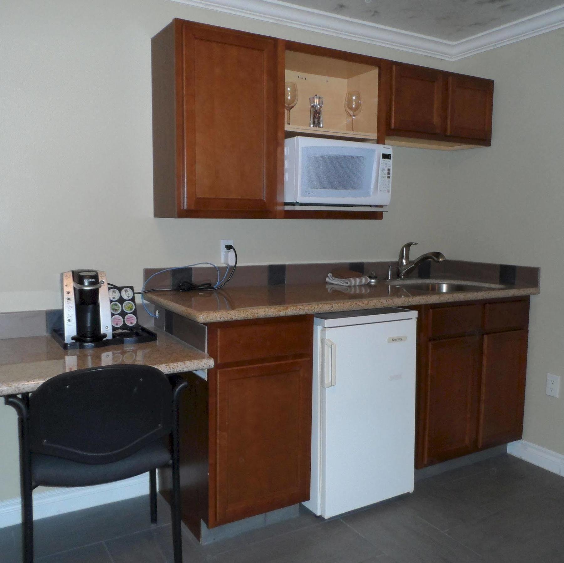Above The Beach Guest Suites Penticton Exterior foto