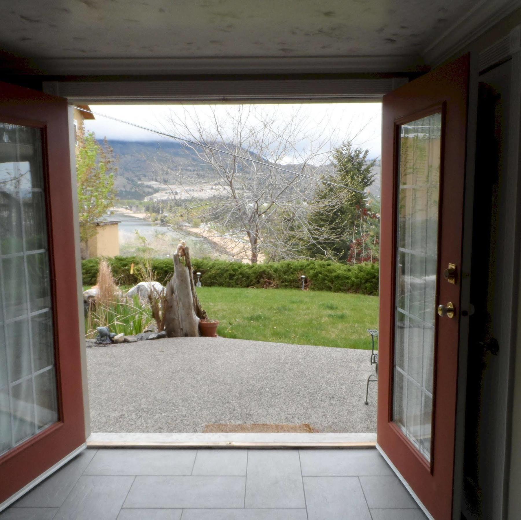 Above The Beach Guest Suites Penticton Exterior foto